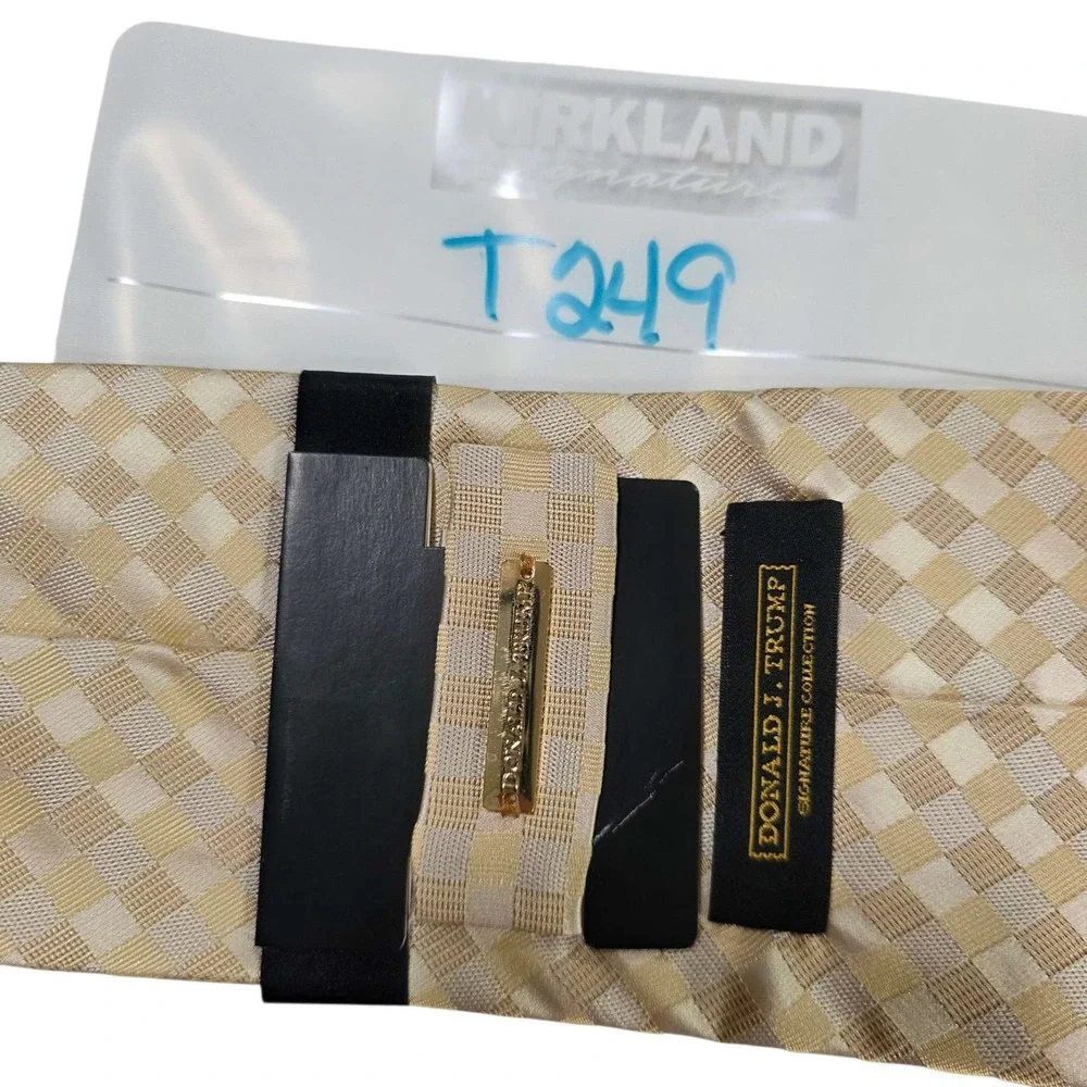 NWT Donald J.‎ Trump Signature Collection Silk Tie Gingham Pattern Gold Beige